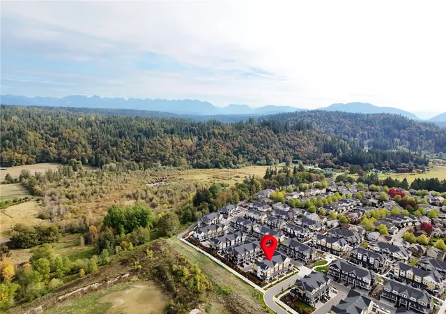 Photo 4 of Townhouse for sale at 19332 NE 69th Circle, Redmond, WA 98052 | MLS# NWM2596687 | Listing updated on 2026-10-23