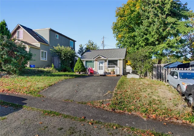 Photo 2 of Single family home for sale at 4052 E Spokane St, Tacoma, WA 98404 | MLS# NWM2596692 | Listing updated on 2026-10-21