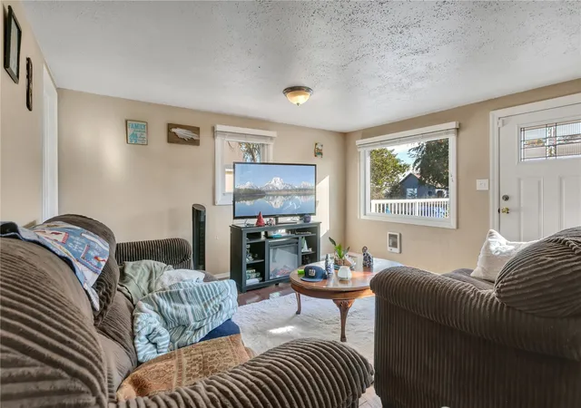 Photo 4 of Single family home for sale at 4052 E Spokane St, Tacoma, WA 98404 | MLS# NWM2596692 | Listing updated on 2026-10-21