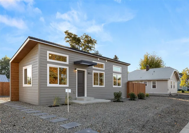 Photo 2 of Single family home for sale at 801 E Capitol Ave, Ellensburg, WA 98926 | MLS# NWM2596700 | Listing updated on 2026-10-22