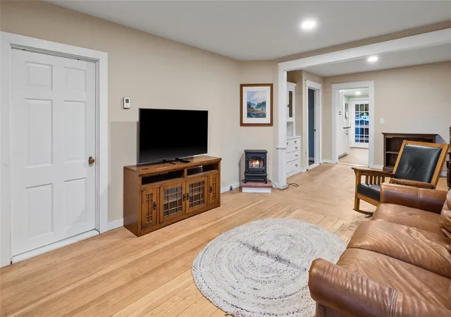 Photo 4 of Single family home for sale at 706 Lincoln Ave, South Cle Elum, WA 98943 | MLS# NWM2596704 | Listing updated on 2026-10-22