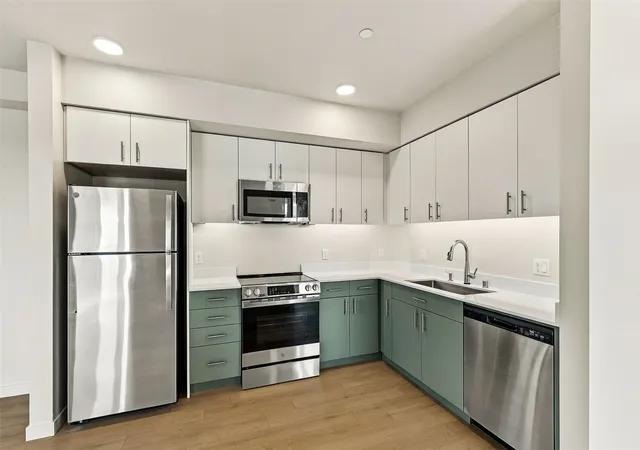 Photo 4 of Condo for sale at 6109 Phinney Ave N #401, Seattle, WA 98103 | MLS# NWM2596714 | Listing updated on 2026-10-23