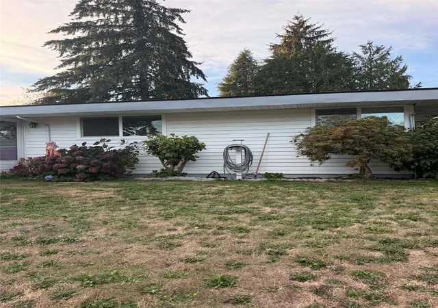 Photo 3 of Single family home for sale at 31321 12th Place S, Federal Way, WA 98003 | MLS# NWM2596715 | Listing updated on 2026-10-22