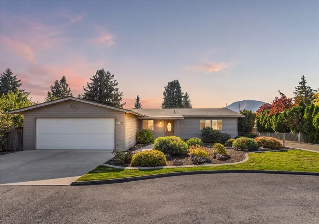 Single family home for sale at 1719 Harris Pl, Wenatchee, WA 98801 | MLS# NWM2596716