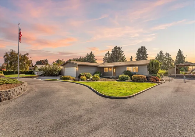 Photo 3 of Single family home for sale at 1719 Harris Pl, Wenatchee, WA 98801 | MLS# NWM2596716 | Listing updated on 2026-10-23
