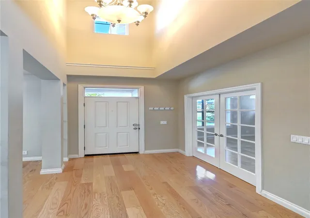 Photo 2 of Single family home for sale at 18947 Ne 68th Street, Redmond, WA 98052 | MLS# NWM2596733 | Listing updated on 2026-10-23