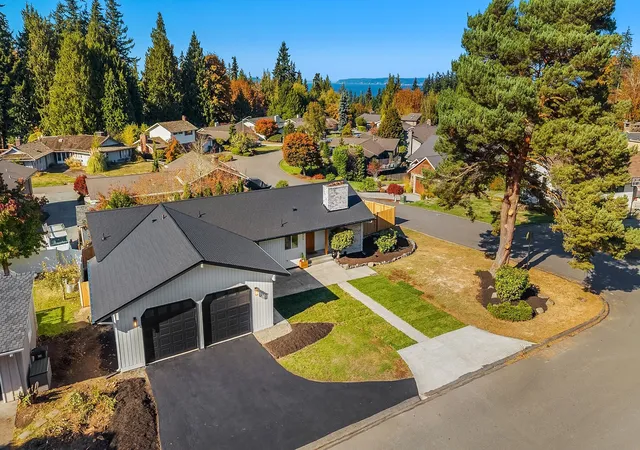 Single family home for sale at 4806 Glenhaven Dr, Everett, WA 98203 | MLS# NWM2596750