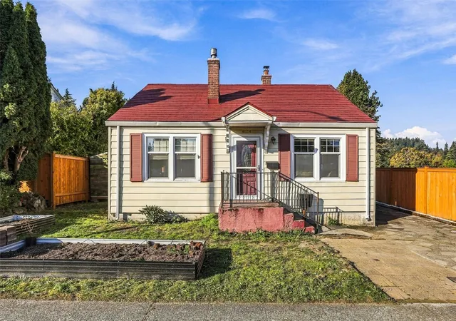 Single family home for sale at 4604 Colby Ave, Everett, WA 98203 | MLS# NWM2596760