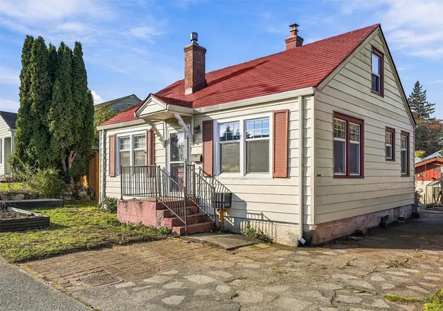 Photo 2 of Single family home for sale at 4604 Colby Ave, Everett, WA 98203 | MLS# NWM2596760 | Listing updated on 2026-10-24