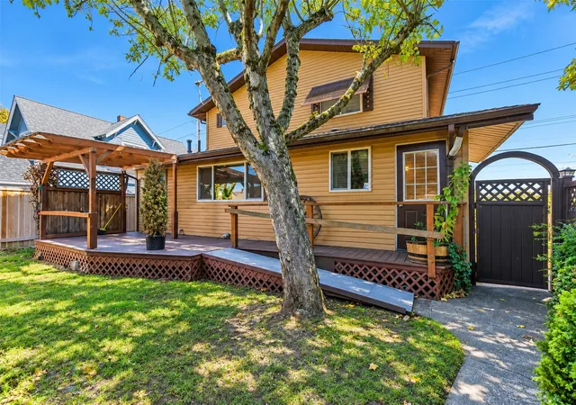 Photo 3 of Single family home for sale at 412 5th Street SW, Puyallup, WA 98371 | MLS# NWM2596785 | Listing updated on 2026-10-23