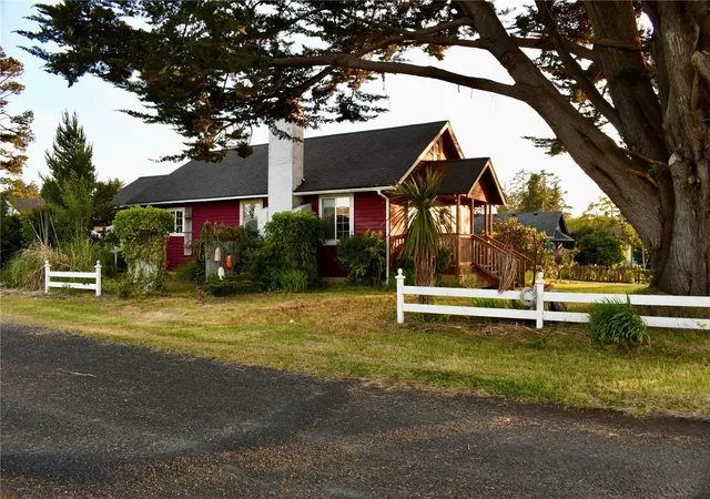 Photo 2 of Single family home for sale at 203 W Ocean Ave, Westport, WA 98595 | MLS# NWM2596796 | Listing updated on 2026-10-22