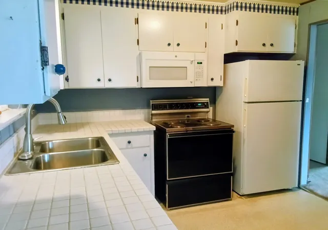 Photo 4 of Sale Pending at 8813 S Park Ave, Tacoma, WA 98444 | MLS# NWM2596798 | Listing updated on 2026-10-25