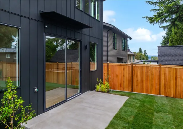 Photo 4 of Condo for sale at 11308 NE 60th Street, Kirkland, WA 98033 | MLS# NWM2596801 | Listing updated on 2026-10-28