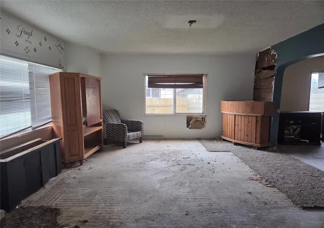 Photo 4 of Single family home for sale at 1400 West 1st, Aberdeen, WA 98520 | MLS# NWM2596817 | Listing updated on 2026-10-23