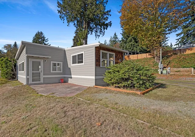 Photo 2 of Manufactured home for sale at 921 Autumn Ln #211, Bellingham, WA 98229 | MLS# NWM2596829 | Listing updated on 2026-10-23