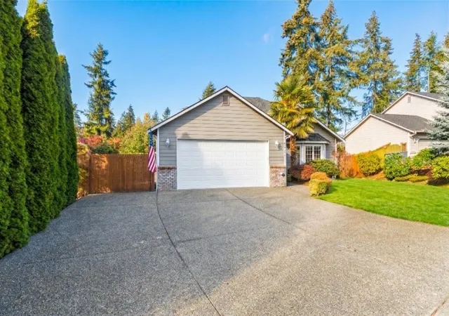 Photo 1 of Single family home for sale at 5722 Hillpointe Cir, Lynnwood, WA 98037 | MLS# NWM2596840 | Listing updated on 2026-10-26