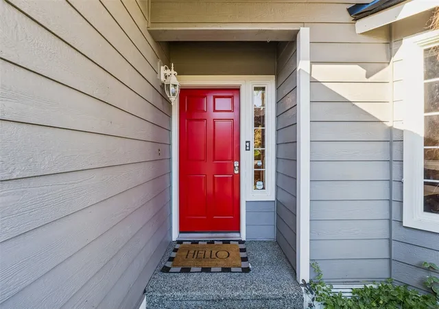 Photo 2 of Single family home for sale at 5722 Hillpointe Cir, Lynnwood, WA 98037 | MLS# NWM2596840 | Listing updated on 2026-10-26