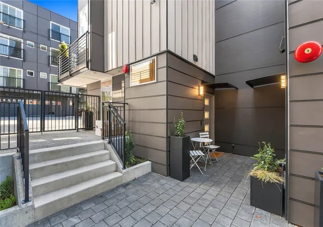 Photo 2 of Townhouse for sale at 2328 Franklin Ave E #H, Seattle, WA 98102 | MLS# NWM2596854 | Listing updated on 2026-10-23