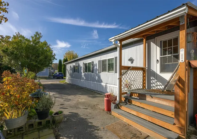 Photo 3 of Manufactured home for sale at 205 Reeds Ln #44, Everson, WA 98247 | MLS# NWM2596855 | Listing updated on 2026-10-25