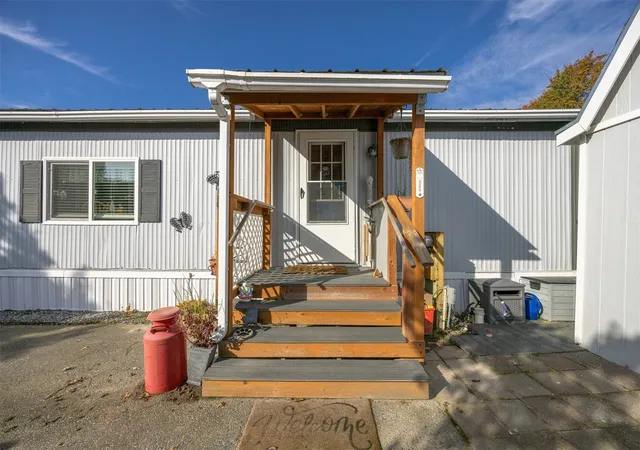 Photo 4 of Manufactured home for sale at 205 Reeds Ln #44, Everson, WA 98247 | MLS# NWM2596855 | Listing updated on 2026-10-25