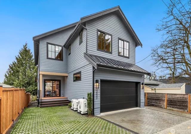 Photo 2 of Single family home for sale at 3032 Ne Blakeley St, Seattle, WA 98105 | MLS# NWM2596863 | Listing updated on 2026-10-23
