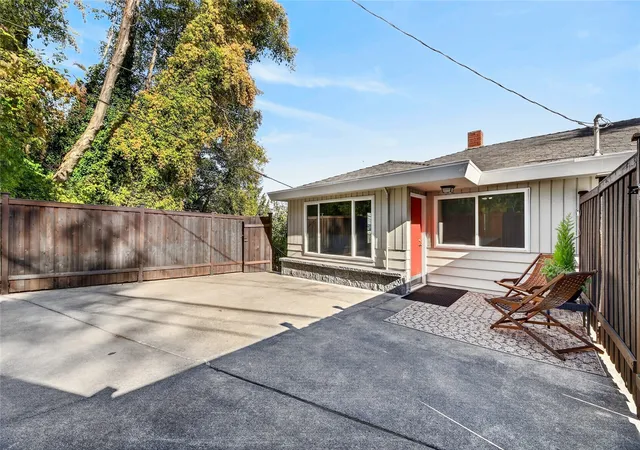 Photo 2 of Single family home for sale at 3128 Sw Admiral Way, Seattle, WA 98126 | MLS# NWM2596893 | Listing updated on 2026-10-26