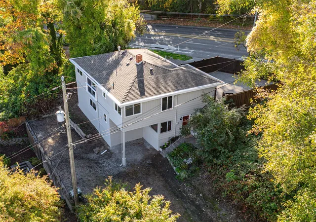 Photo 3 of Single family home for sale at 3128 Sw Admiral Way, Seattle, WA 98126 | MLS# NWM2596893 | Listing updated on 2026-10-26