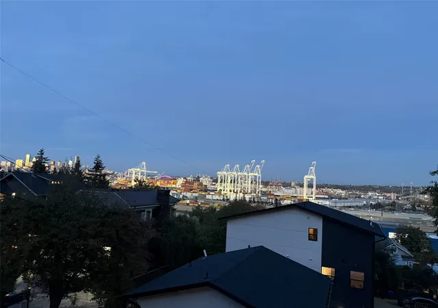 Photo 4 of Single family home for sale at 3128 SW Admiral Way, Seattle, WA 98126 | MLS# NWM2596893 | Listing updated on 2026-10-26