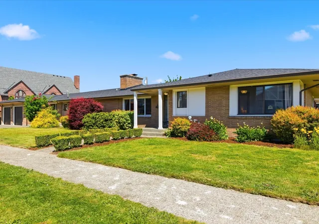 Photo 2 of Single family home for sale at 1417 Maple St, Sumner, WA 98390 | MLS# NWM2596895 | Listing updated on 2026-10-26