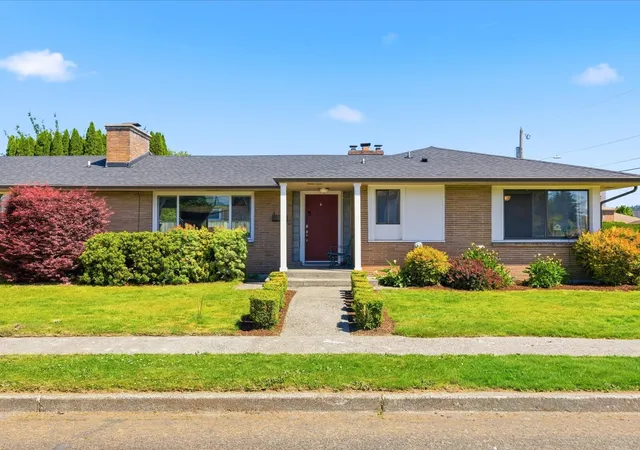 Photo 3 of Single family home for sale at 1417 Maple St, Sumner, WA 98390 | MLS# NWM2596895 | Listing updated on 2026-10-26