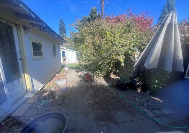 Photo 3 of Single family home for sale at 225 N 23rd Avenue, Yakima, WA 98902 | MLS# NWM2596900 | Listing updated on 2026-10-28