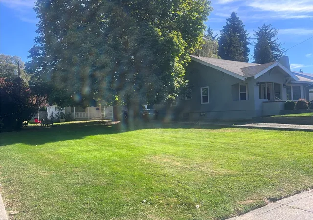 Photo 4 of Single family home for sale at 225 N 23rd Avenue, Yakima, WA 98902 | MLS# NWM2596900 | Listing updated on 2026-10-28