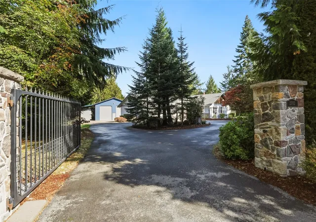 Photo 2 of Single family home for sale at 2702 33rd Trail Ne, Olympia, WA 98506 | MLS# NWM2596907 | Listing updated on 2026-10-25