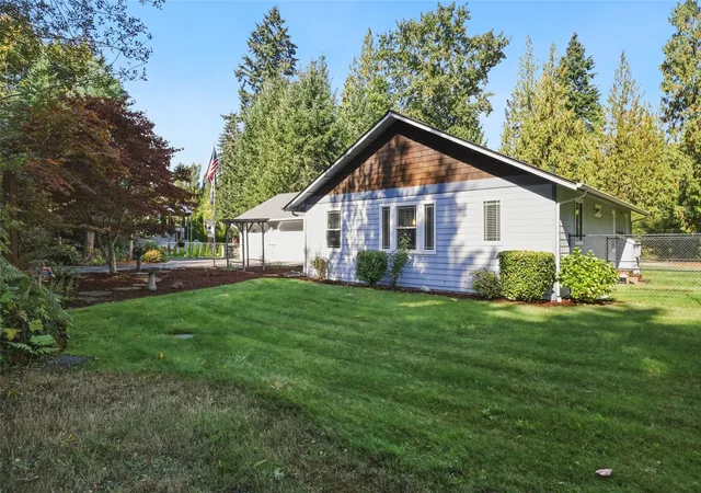 Photo 3 of Single family home for sale at 2702 33rd Trail Ne, Olympia, WA 98506 | MLS# NWM2596907 | Listing updated on 2026-10-25