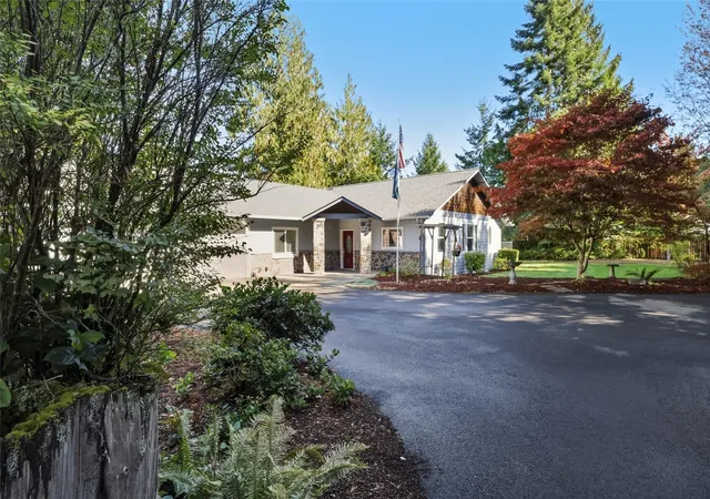 Photo 3 of Single family home for sale at 2702 33rd Trail NE, Olympia, WA 98506 | MLS# NWM2596907 | Listing updated on 2026-10-25