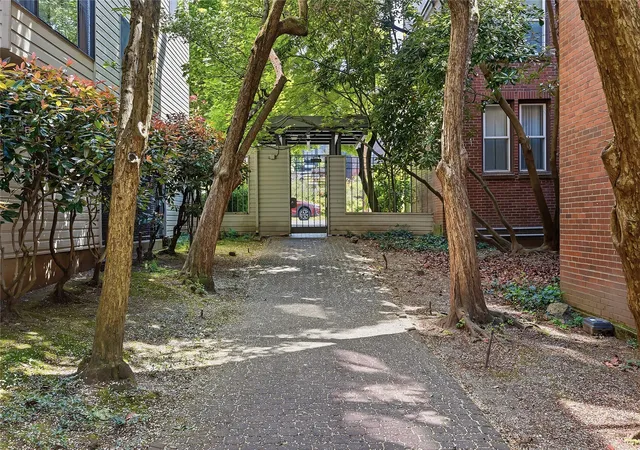 Photo 2 of Condo for sale at 211 Summit Ave E #405, Seattle, WA 98102 | MLS# NWM2596914 | Listing updated on 2026-10-22