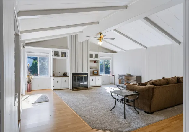 Photo 3 of Manufactured home for sale at 3611 I St NE #19, Auburn, WA 98002 | MLS# NWM2596939 | Listing updated on 2026-10-28