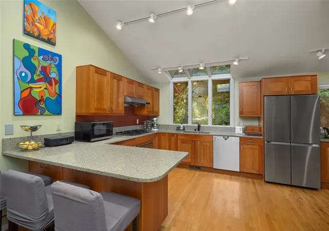 Photo 2 of Single family home for sale at 6901 94th Avenue SE, Mercer Island, WA 98040 | MLS# NWM2596957 | Listing updated on 2026-10-29