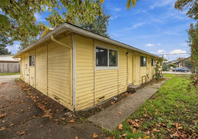 Photo 2 of Single family home for sale at 1108 B St SE, Auburn, WA 98002 | MLS# NWM2596965 | Listing updated on 2026-10-22