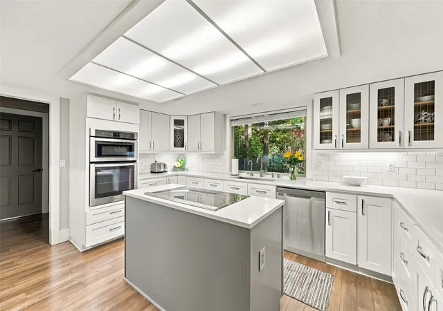 Photo 4 of Single family home for sale at 6221 88th Avenue W, University Place, WA 98467 | MLS# NWM2596968 | Listing updated on 2026-10-28