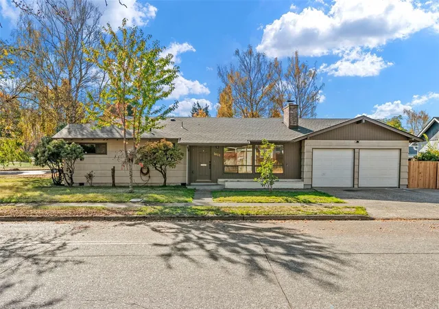 Single family home for sale at 2611 Fir St, Longview, WA 98632 | MLS# NWM2596984