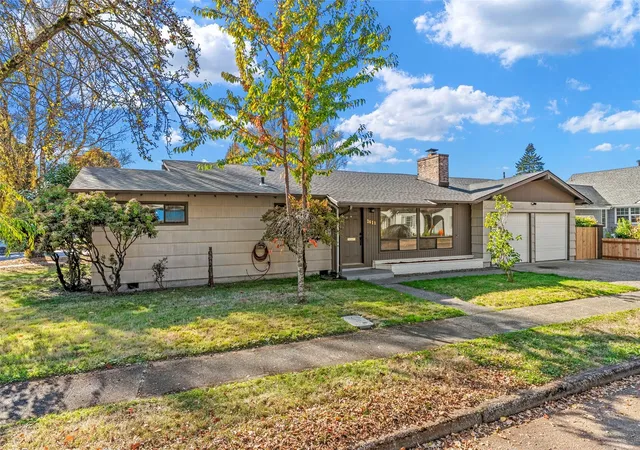 Photo 4 of Single family home for sale at 2611 Fir St, Longview, WA 98632 | MLS# NWM2596984 | Listing updated on 2026-10-23