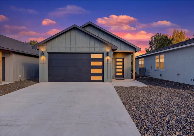 Single family home for sale at 4027 NE Quinn Dr, Moses Lake, WA 98837 | MLS# NWM2596997