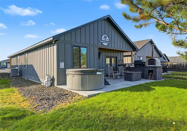 Photo 2 of Single family home for sale at 4027 NE Quinn Dr, Moses Lake, WA 98837 | MLS# NWM2596997 | Listing updated on 2026-10-22