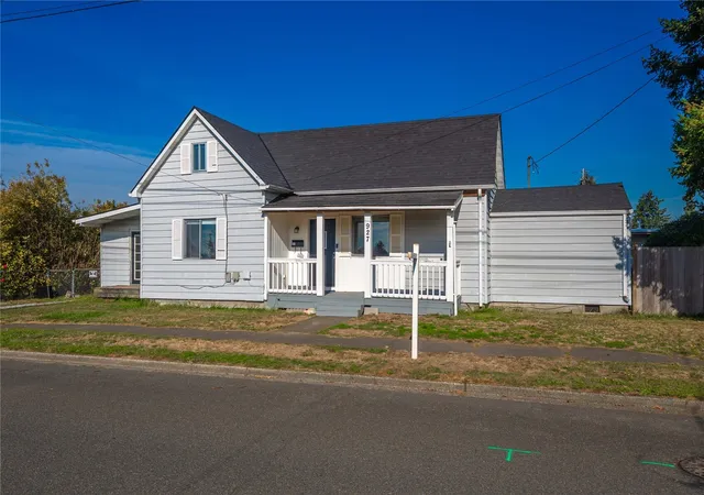 Photo 2 of Single family home for sale at 927 3rd Avenue Nw, Puyallup, WA 98371 | MLS# NWM2596999 | Listing updated on 2026-10-26