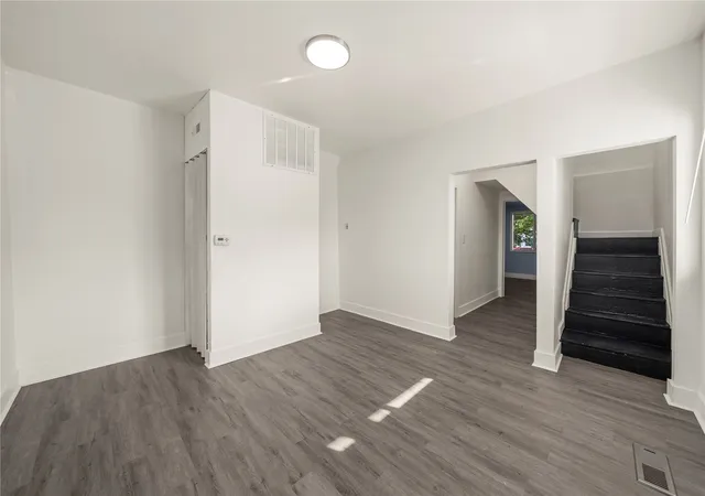 Photo 3 of Single family home for sale at 927 3rd Avenue NW, Puyallup, WA 98371 | MLS# NWM2596999 | Listing updated on 2026-10-26