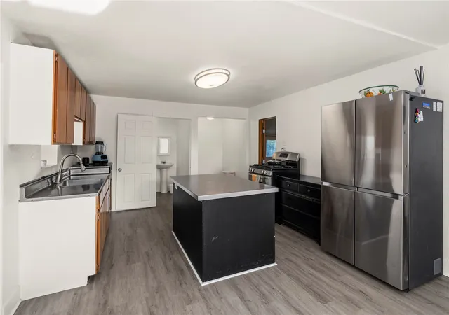 Photo 4 of Single family home for sale at 927 3rd Avenue NW, Puyallup, WA 98371 | MLS# NWM2596999 | Listing updated on 2026-10-26