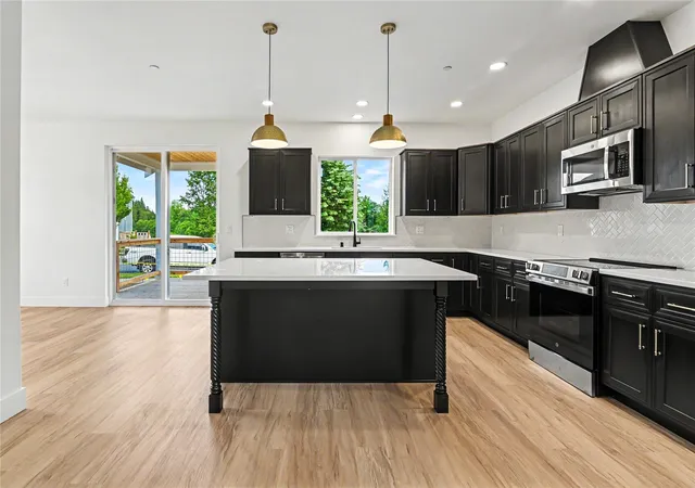 Photo 4 of Single family home for sale at 7651 Deschutes Hts Ct SE, Tumwater, WA 98501 | MLS# NWM2597006 | Listing updated on 2026-10-22