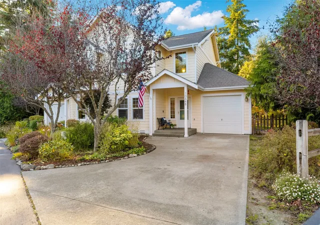 Photo 2 of Townhouse for sale at 10648 Ne Kingston Meadow, Kingston, WA 98346 | MLS# NWM2597012 | Listing updated on 2026-10-23