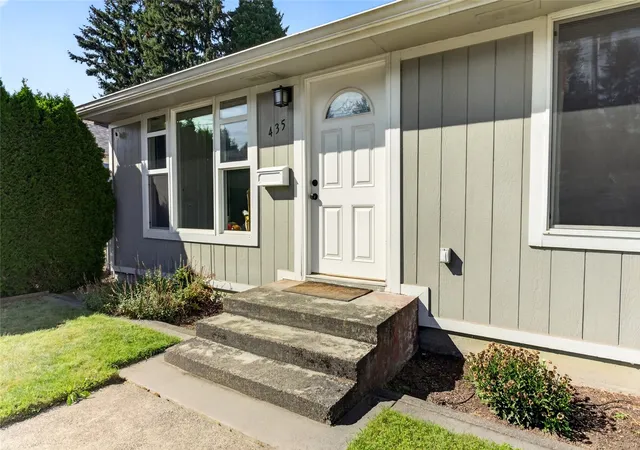 Photo 2 of Single family home for sale at 435 Harrison St, Sumner, WA 98390 | MLS# NWM2597015 | Listing updated on 2026-10-22